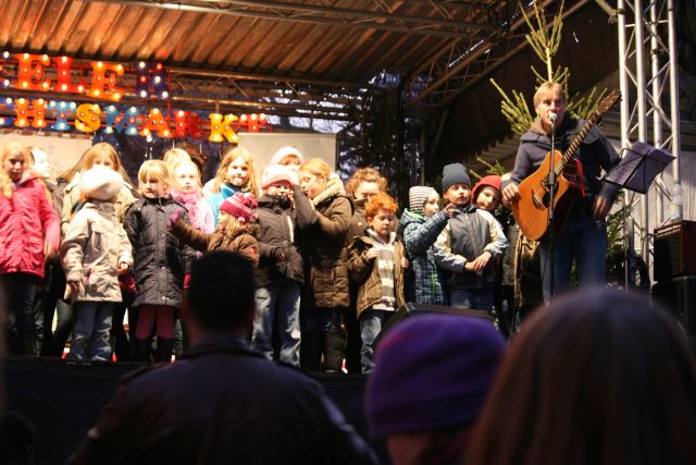 gal/2011/2011 Steeler Weihnachtsmarkt/2011 Saitentwist Steeler Weihnachtsmarkt 14.11 135.JPG